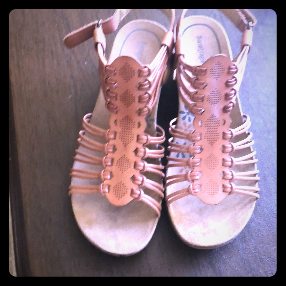 Bare traps wedges, brand new, size 7 1/2